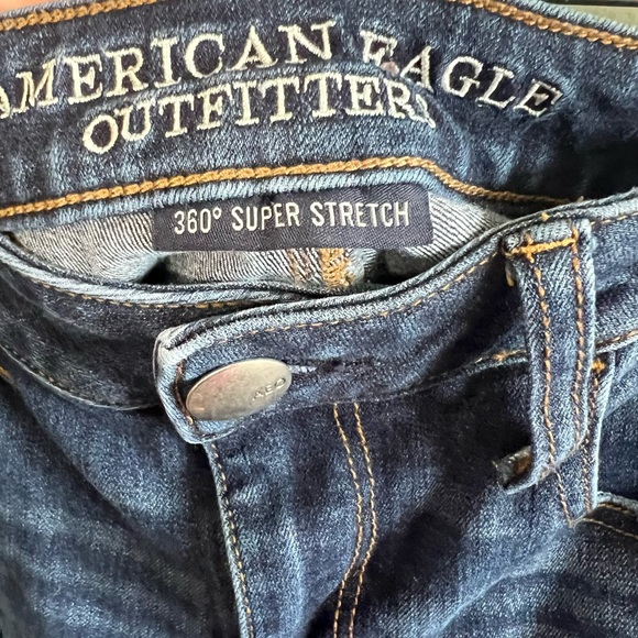 AEO Mid Rise Distressed 360 Super Stretch Skinny Jeans, Dark Wash Denim, Size 6 - Picture 4 of 8